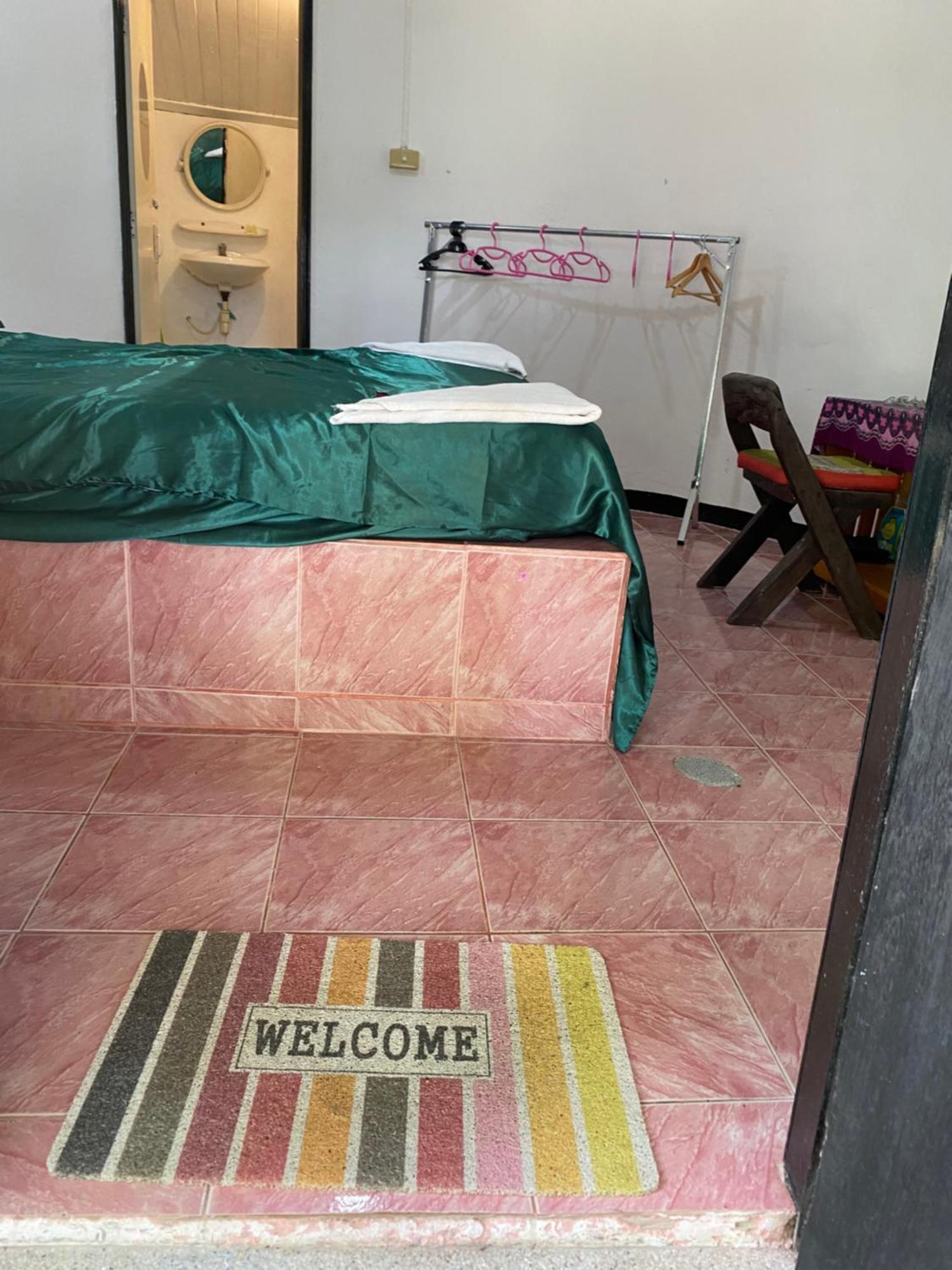 Ferienwohnung Hutofhappiness Thong Sala Exterior foto